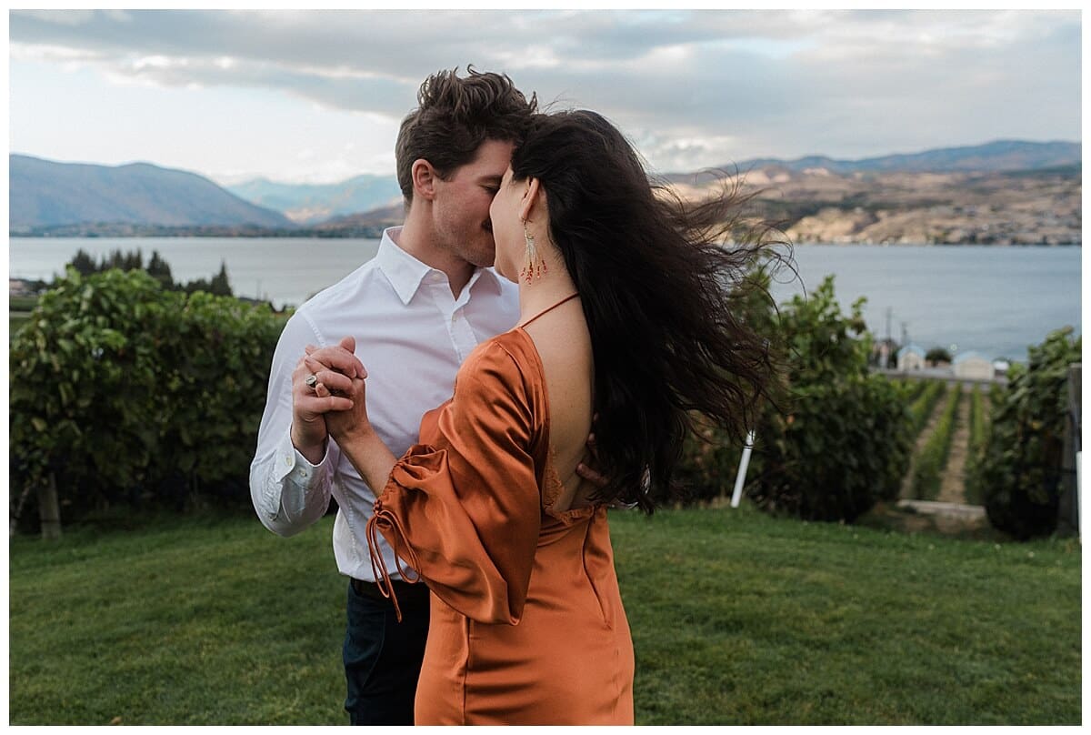 Chelan winery engagement session at Larc Hill Vineyard Ranch overlooking Lake Chelan