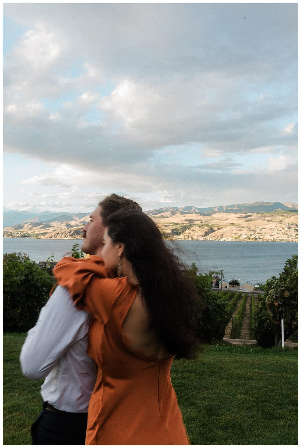 Vineyard engagement session at Lake Chelan wedding venue in the fall